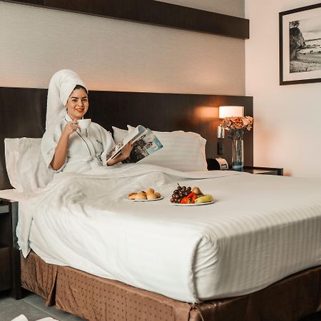 Holiday Inn Guayaquil Airport By Ihg Kültér fotó A guest in a hotel room