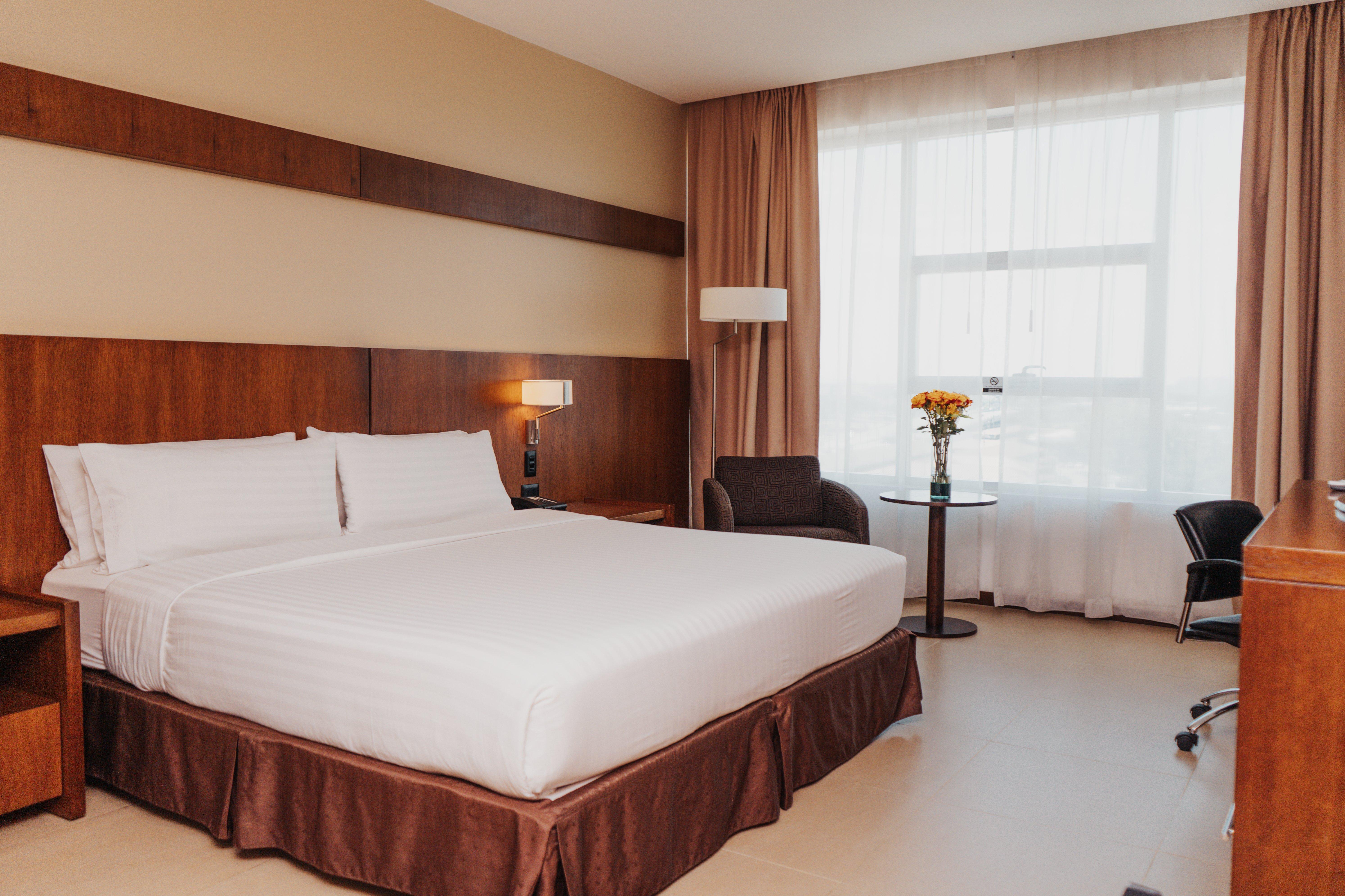 Holiday Inn Guayaquil Airport By Ihg Kültér fotó A room at the hotel