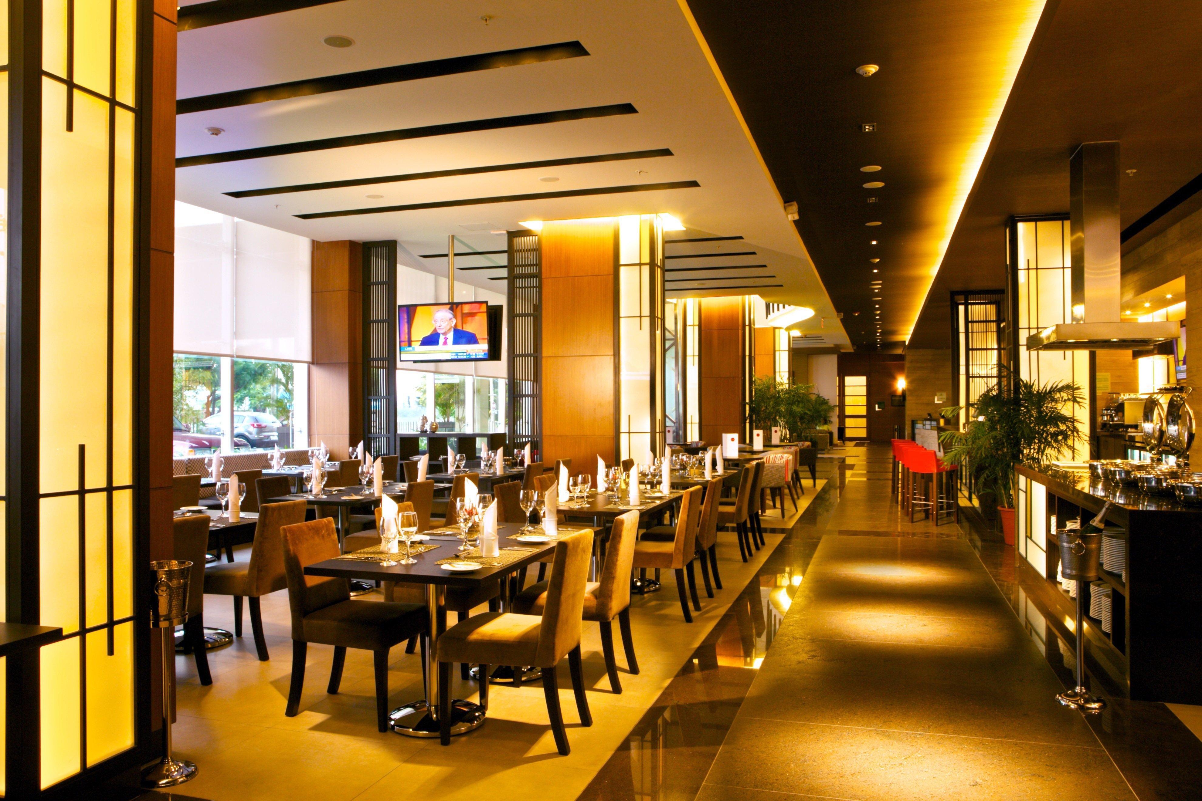 Holiday Inn Guayaquil Airport By Ihg Kültér fotó The interior of the restaurant