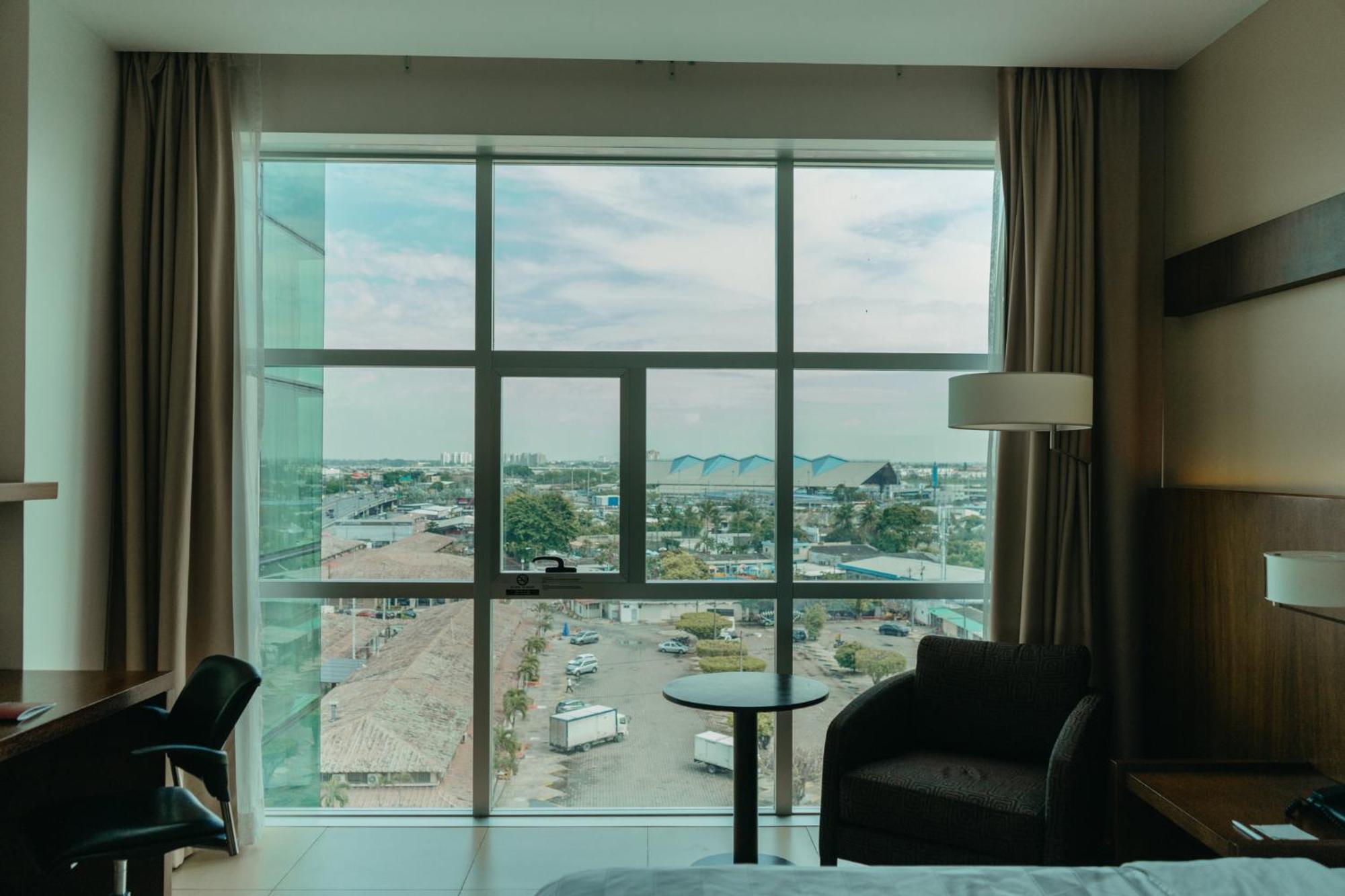 Holiday Inn Guayaquil Airport By Ihg Kültér fotó View from a room at the hotel