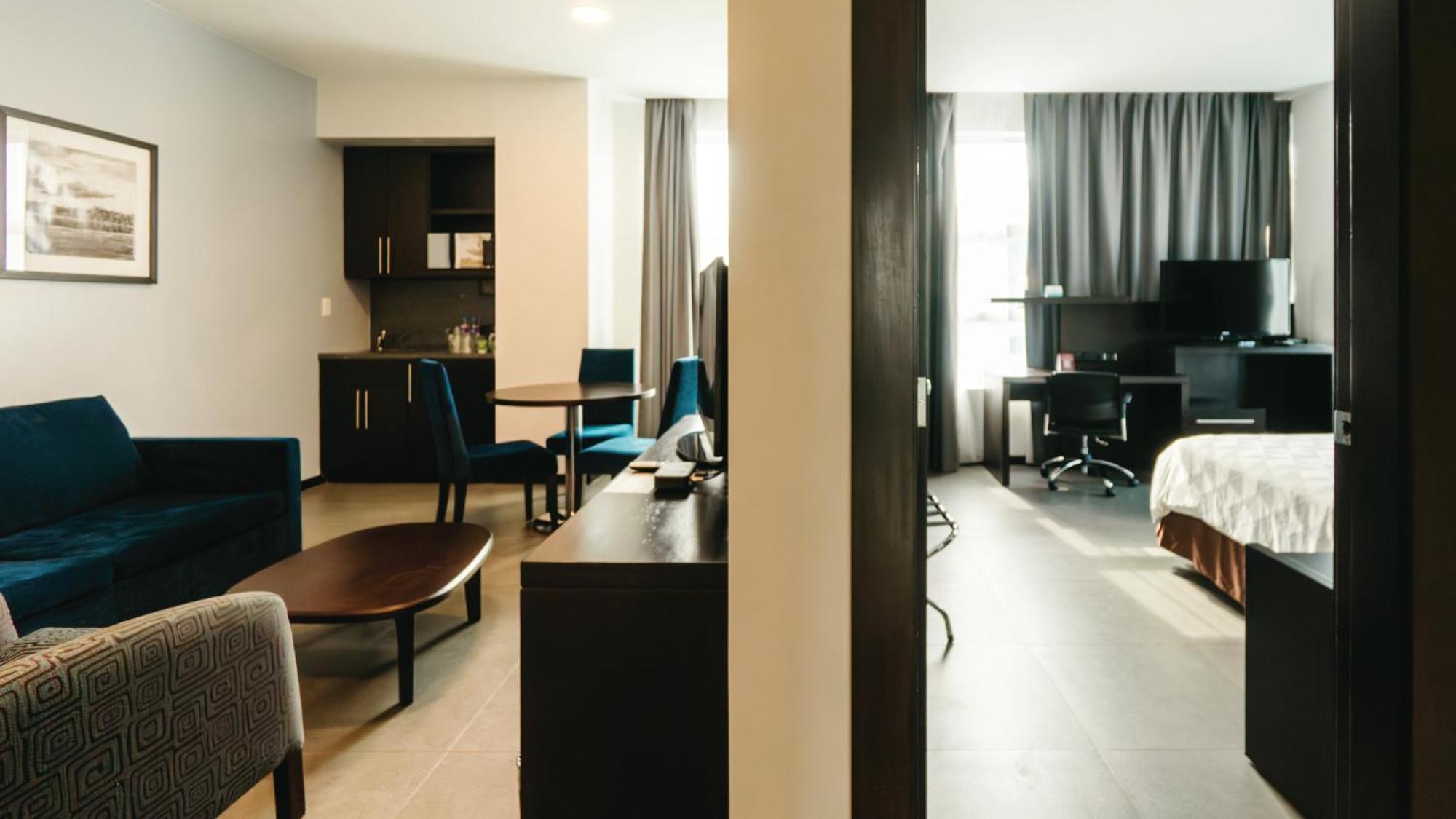 Holiday Inn Guayaquil Airport By Ihg Kültér fotó A typical studio apartment