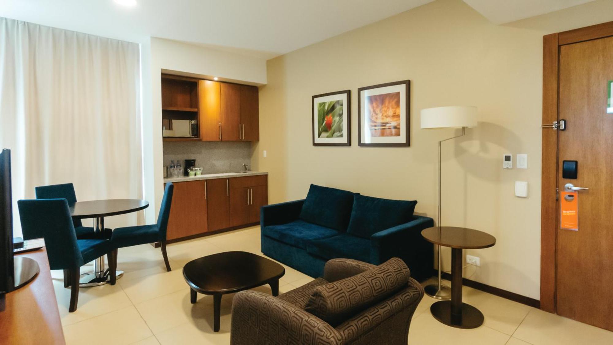 Holiday Inn Guayaquil Airport By Ihg Kültér fotó Living room