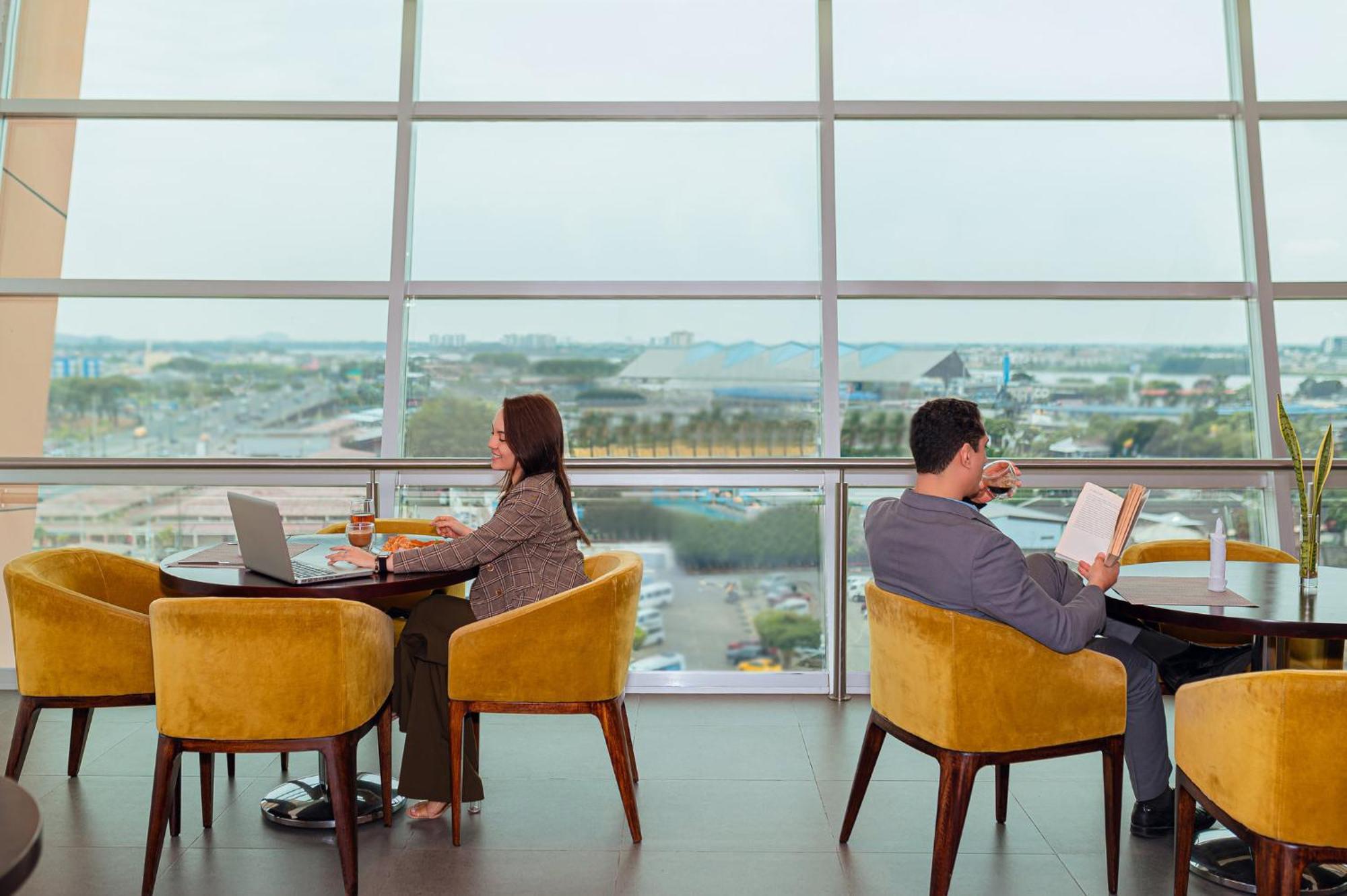 Holiday Inn Guayaquil Airport By Ihg Kültér fotó The lounge at the airport