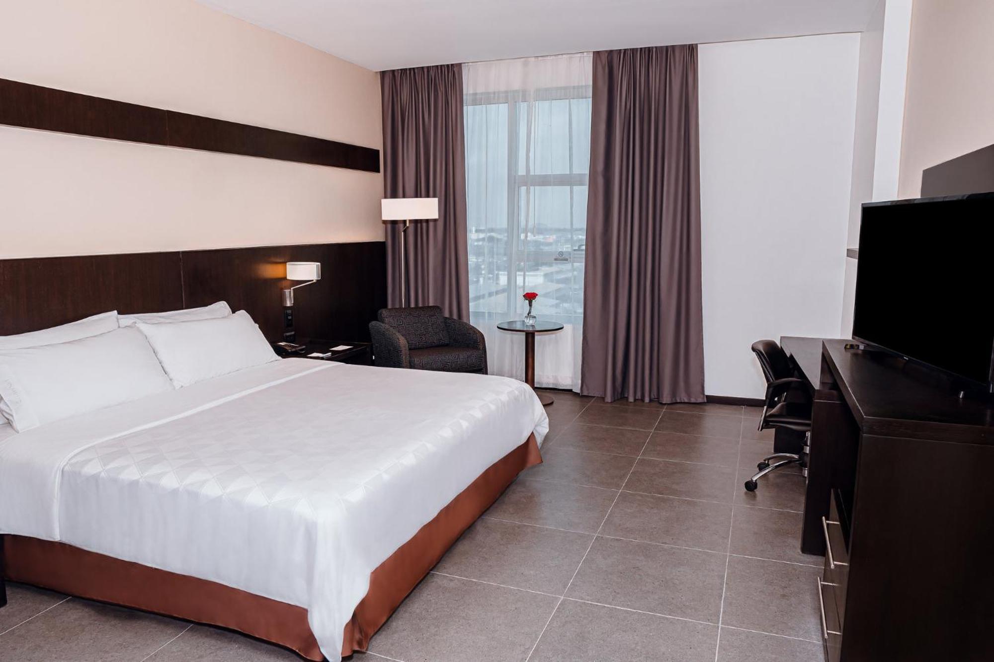 Holiday Inn Guayaquil Airport By Ihg Kültér fotó A room at the hotel