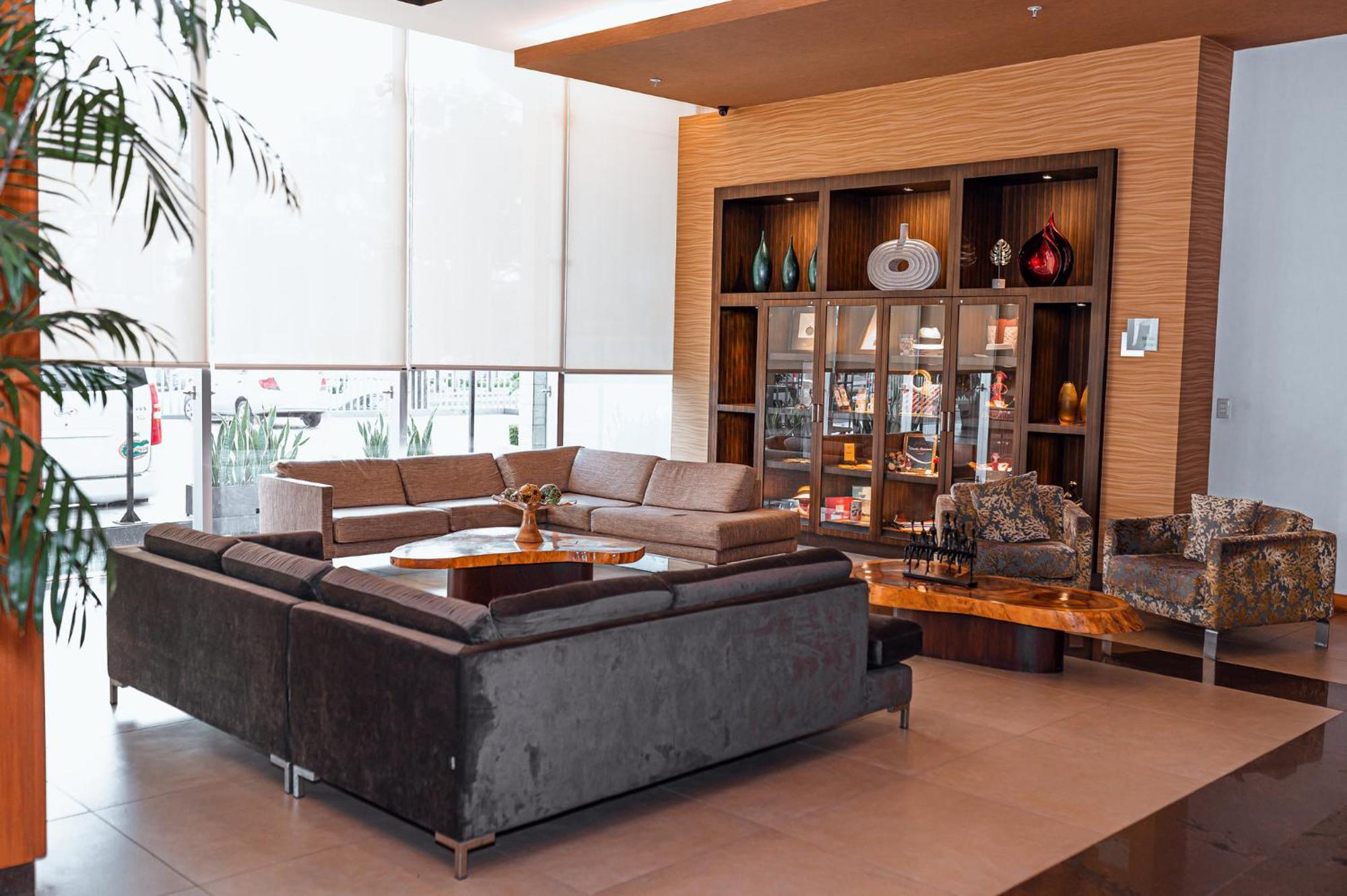 Holiday Inn Guayaquil Airport By Ihg Kültér fotó The lobby of the hotel