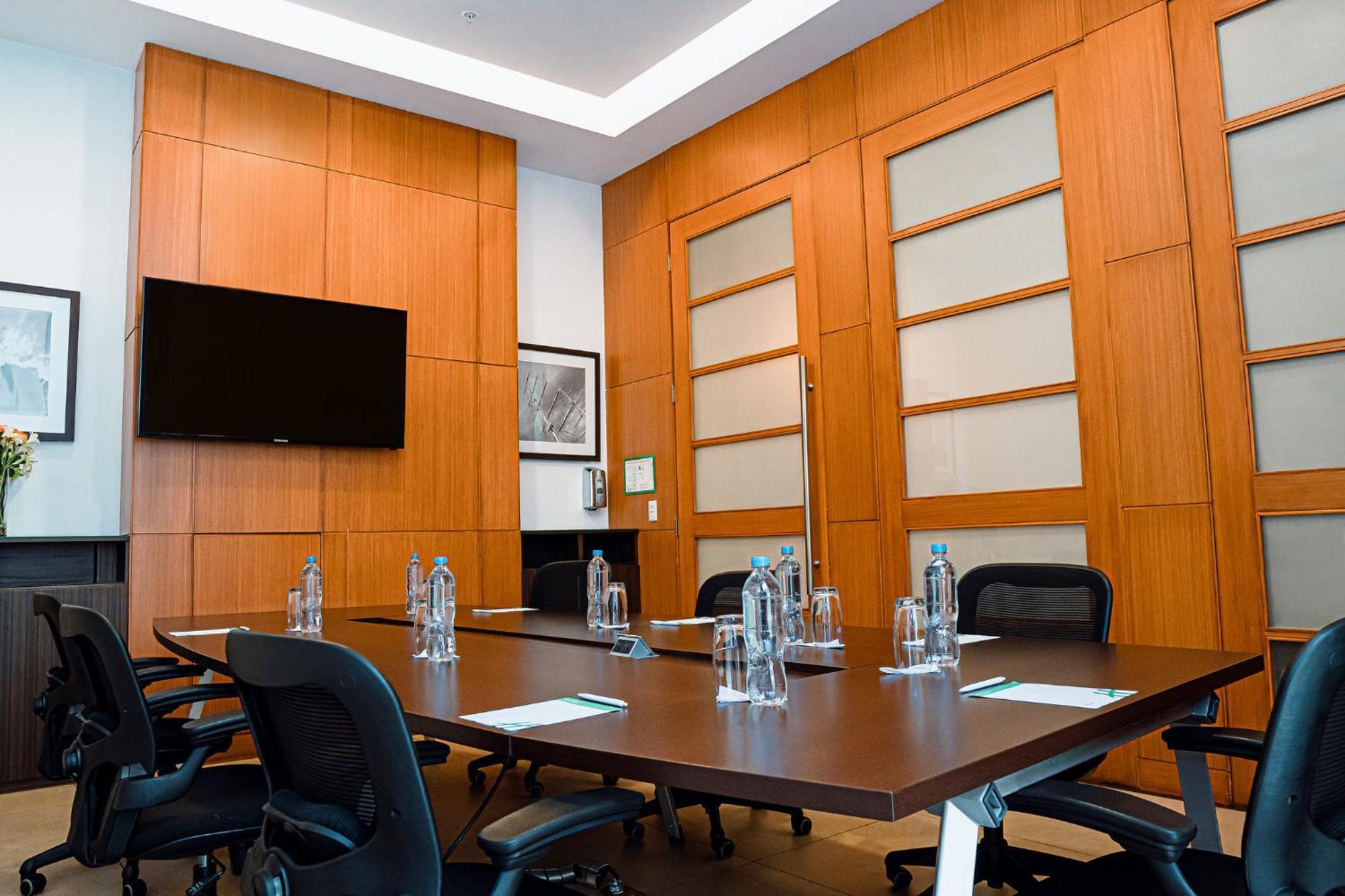 Holiday Inn Guayaquil Airport By Ihg Kültér fotó Meeting room at the headquarters of the African Union