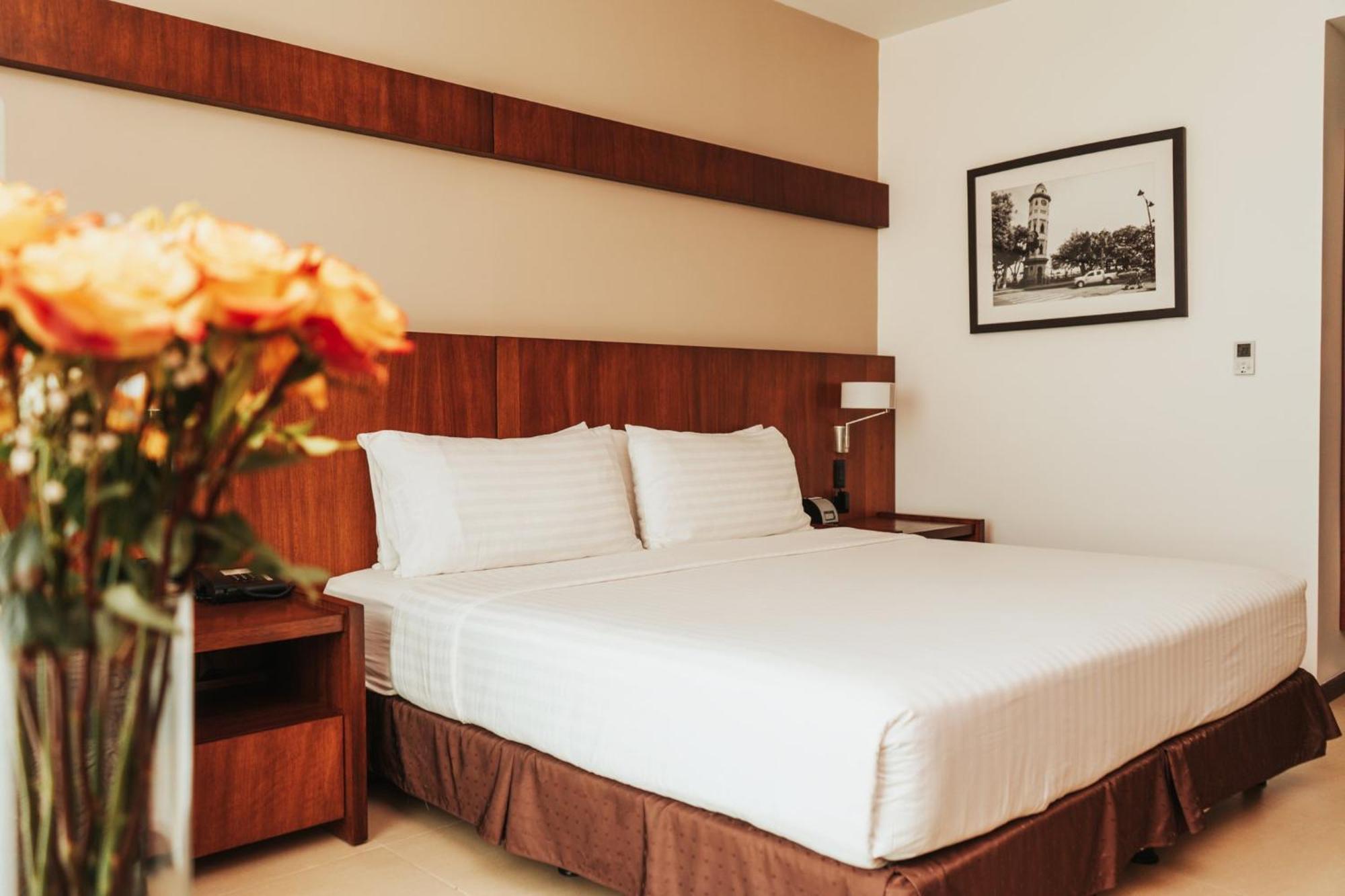 Holiday Inn Guayaquil Airport By Ihg Kültér fotó A bedroom at the hotel