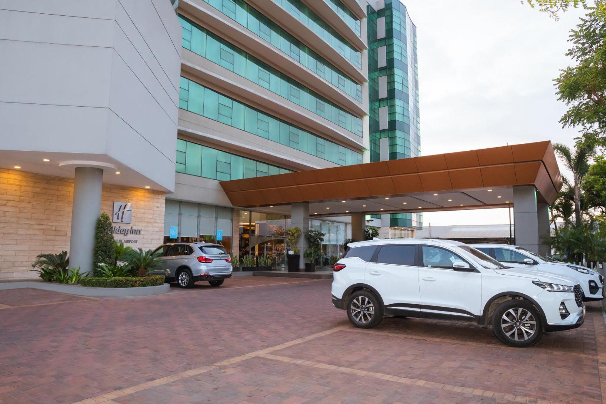 Holiday Inn Guayaquil Airport By Ihg Kültér fotó The hotel's entrance