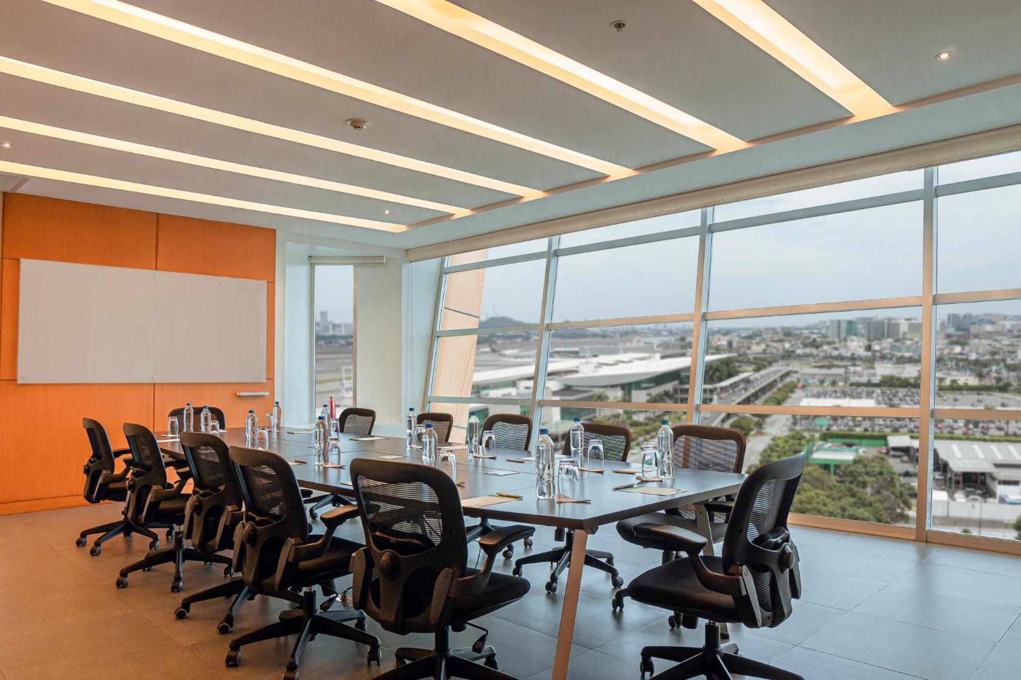 Holiday Inn Guayaquil Airport By Ihg Kültér fotó Meeting room