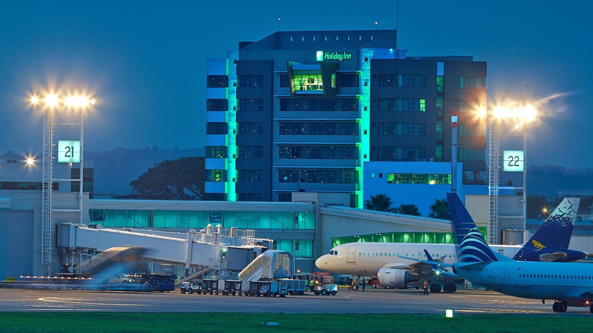 Holiday Inn Guayaquil Airport By Ihg Kültér fotó Holiday Inn at Faro Airport