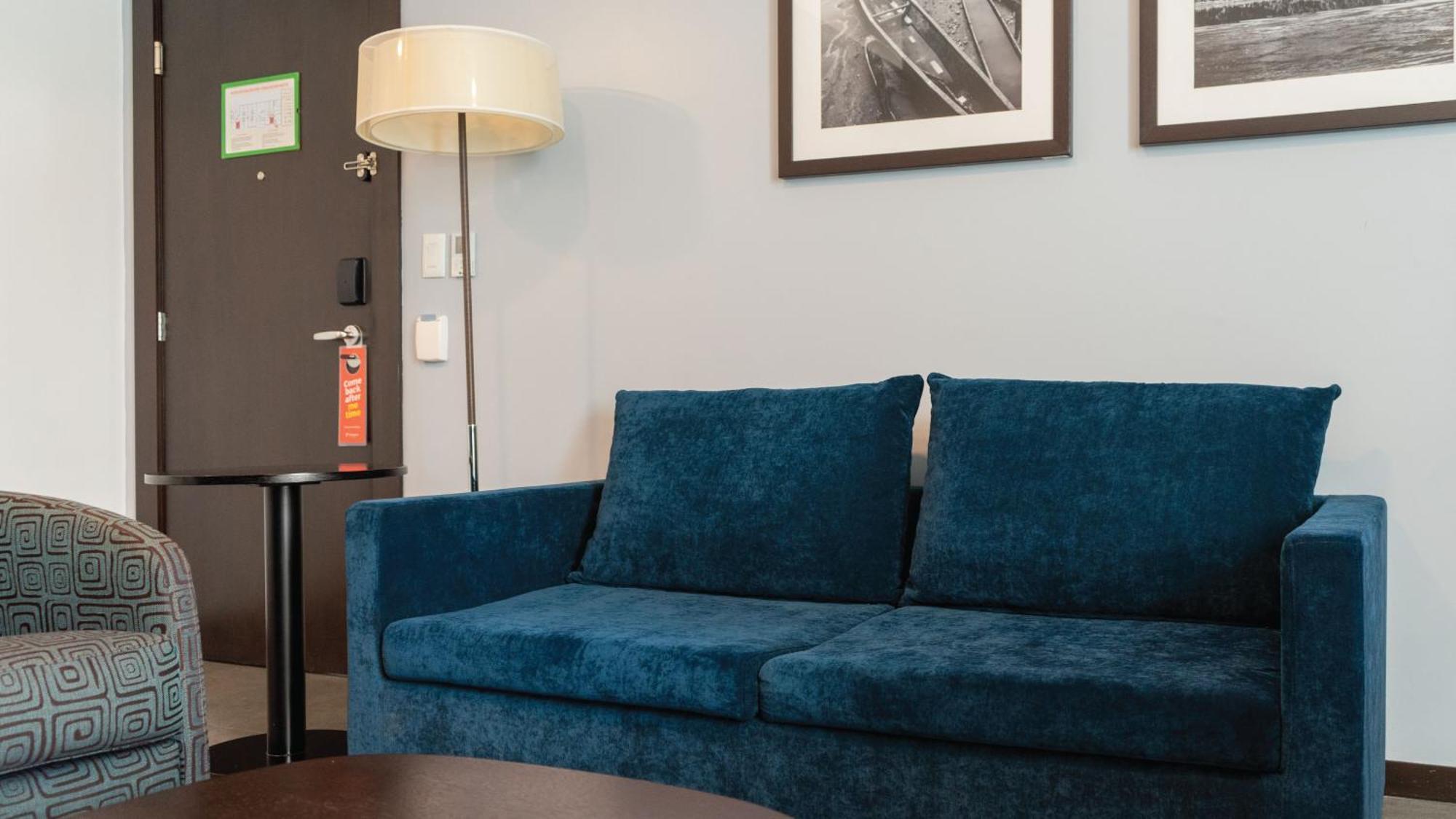 Holiday Inn Guayaquil Airport By Ihg Kültér fotó A sofa