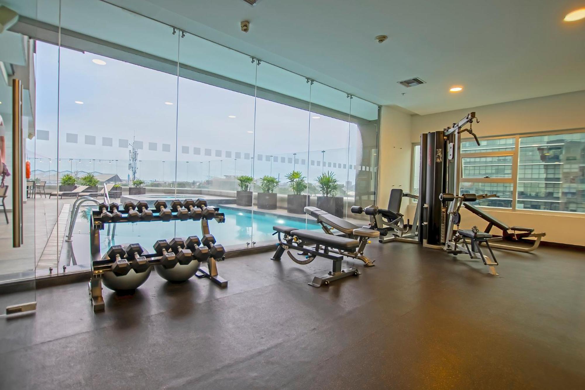Holiday Inn Guayaquil Airport By Ihg Kültér fotó The gym at the 33rd floor